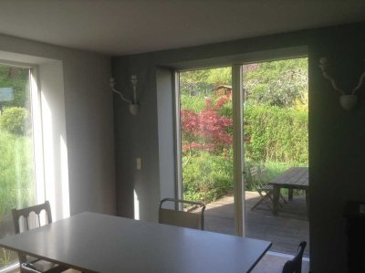 Hochwertig möblierte 2-Zimmer-Wohnung mit großer Terrasse – ruhig gelegen – WLAN inklusive