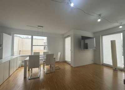 Barrierefrei, ruhig, stufenlose 2-ZM Penthouse mit Balkon/Aufzug/TG