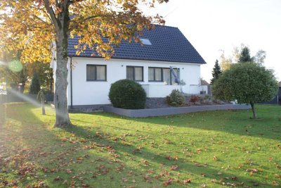 Hausmarke Immobilien - Modernisiertes Einfamilienhaus  mit Einliegerbereich und großem Grundstück
