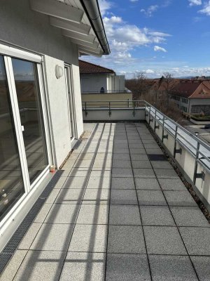 Vollständig renovierte 3-Raum-Wohnung mit Terrasse in Dresden