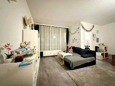 7,1% Nettorendite: Sanierte 2,5-Zimmer-Wohnung mit Balkon & Stellplatz
