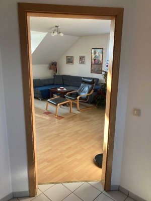 Stilvolle, gepflegte 3-Raum-Dachgeschosswohnung mit Balkon und EBK in Olching