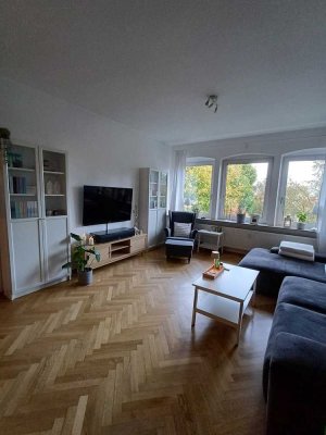 Schöne Altbauwohnung mitten im Kreuzviertel zur ZWISCHENMIETE