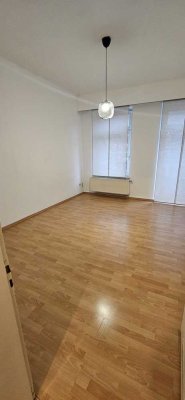 Gepflegte 2-Zimmer-Wohnung mit Balkon im 2. OG in Aachen Innenstadt
