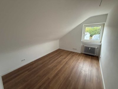 Charmante 1-Zimmer-Dachgeschosswohnung mit Blick ins Grüne in Kronberg