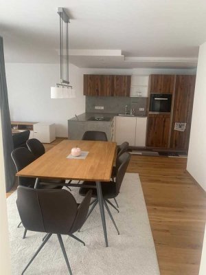 Wohnen in bester Lage: Stilvolle 3-Zimmer-Wohnung mit exklusiver Einbauküche & Terrasse
