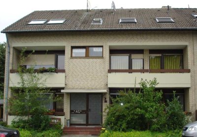 Gepflegte 4-Zimmer Wohnung mit 3 Balkonen im EG in Grevenbroich Neukirchen