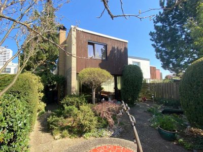 Gepflegtes, vorteilhaft aufgeteiltes 1.-Fam-Haus mit Gartenoase und Garage am Rand von Bietigheim