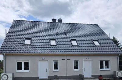 NEUBAU - Doppelhaushälfte mit Garten und Pkw-Stellfläche