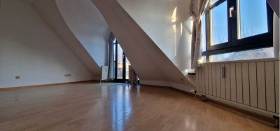 Tolle, ruhige 2 Zi. Balkon-Dachgeschoss, nähe Fasanerie **