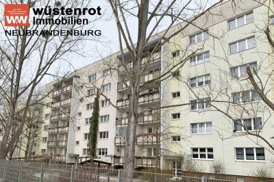 SCHÖNE LAGE IM SÜDEN VON NB: MODERNISIERTE 2-RAUM-WOHNUNG  MIT KELLERRAUM