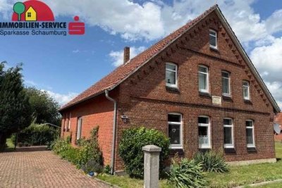 Grundsolides Wohnhaus auf großem Grundstück
