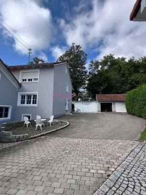 2 Familienhaus mit großem Garten in Ruhiger Lage.