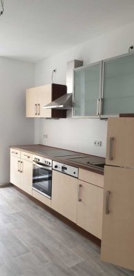 Geräumige 2 ZKB mit Einbauküche, Balkon und Stellplatz in Nordhausen-Zentrum!