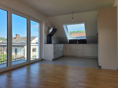 ERSTBEZUG  Großzügige 3 -Zimmerwohnung im Dachgeschoß