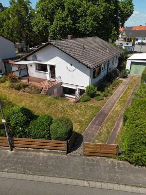 Einfamilienhaus mit großzügigem Garten, Schwimmbad und Garage