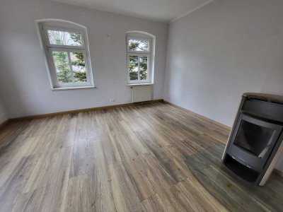 Frisch sanierte, große 5-Raum Wohnung in Cranzahl mit Kamin, Garage und Garten!