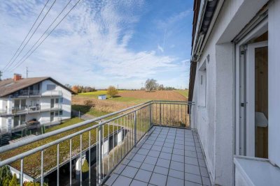 Idyllische Feldrandlage in KA-Palmbach: 3–4 Zi. DG-Wohnung mit Balkon, Garten, Kamin & Garage