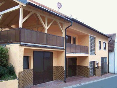 Wohnhaus mit Garten  Doppelgarage  und einer  Großer Garage,  3 Balkone ein großer Überdacht