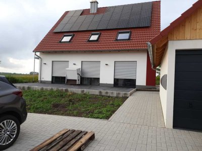 Geschmackvolle Nichtraucher 3-Zimmer-Erdgeschosswohnung mit Terrasse in Schweinsdorf/Neusitz