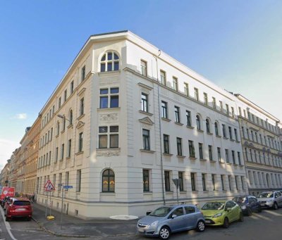 Wohnen mit Charakter – 2-Zimmer-DG im Gründerzeit-Denkmal