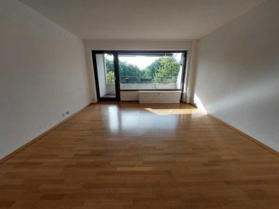 SOFORT FREI: Große 3 Zi. mit Wannenbad und gr. Balkon