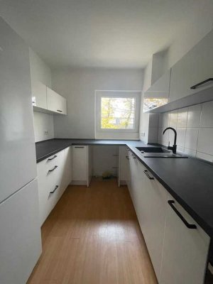 Ratingen Zentrum sehr schöne 3 Zimmer Wohnung mit Balkon und Bad mit Tagelichtfenster