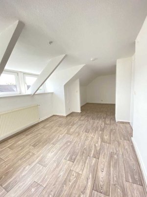Hochwertig sanierte 2,5-Raum-Wohnung im Dachgeschoss in Elmenhorst