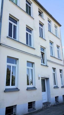 Frisch renovierte Wohnung im Dachgeschoss sucht neuen Mieter.