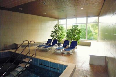 4-Zimmer-Terrassenwohnung für mehr Lebensqualität mit Schwimmbad und Sauna
