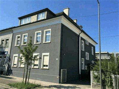 Großzügige Altbauwohnung – mit wunderschönem Altbauflair, Garage und sonnigem 15m² Balkon mitten im Zentrum – PROVISIONSFREI