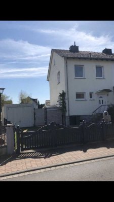 TOP-ANGEBOT: SCHÖNER WOHNEN in DHH mit traumhaften Grundstück in absolut ruhiger Lage
