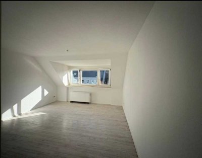 Frisch renovierte 3 - Zimmer Maisonette Wohnung