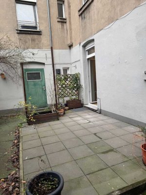 2 Zimmer, Wohnküche in Köln Nippes mit Terrasse im Hof -Keine WG-