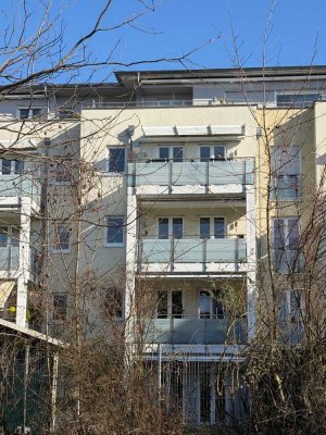 Diese helle und freundliche 3-Zimmer-Wohnung mit ca. 92 m² Wohnfläche befindet sich im 2. Obergescho