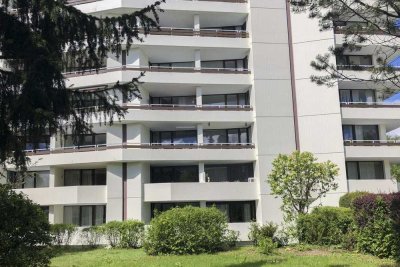 Beste Lage Göggingen: Großzügige 4-Zi.-Whg. auf zwei Ebenen (EG) mit TG & Dachpool mit Weitblick