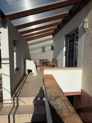 Großes Einfamilienhaus auf Eckgrundstück in Hochstetten