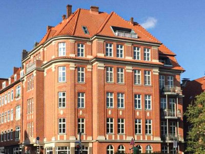 Wohnung mit viel Altbauflair und drei Balkonen in Düsternbrook