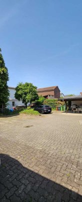 2 Mehrfamilienhäuser auf einem großen Grundstück