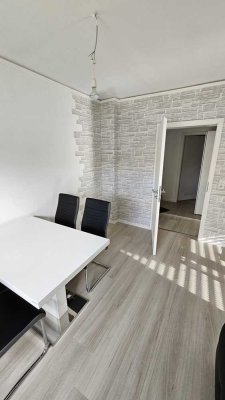 Teilmöblierte 2-Raum-EG-Wohnung mit Einbauküche in Flörsheim/Keramag