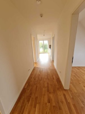 Helle 3,5 Zimmer Dachgeschosswohnung mit Balkon