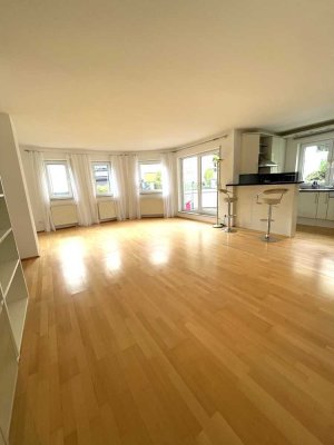 Schöne Helle 2-Zimmer Wohnung mit Balkon und 2 Garagen Plätze in Eppstein