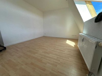Gemütliche, kleine 1,5-Zimmer-Dachgeschosswohnung in Fürth - frisch renoviert, sofort bezugsfrei