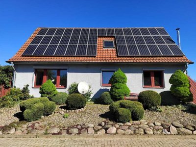 Einfamilienhaus mit Fotovoltaik, Carport & Gartenhäuschen in ruhiger Wohngegend von Lüchow (Wendland