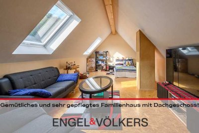 Gemütliches und sehr gepflegtes Familienhaus mit neuem Dachgeschoss (2013)!