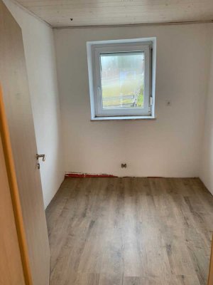 Charmantes Reihenhaus in Aletshausen OT Winzer, 3,5 Zimmer, frisch saniert