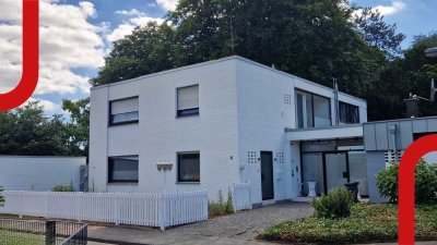 Bauhaustil mit einem großem Garten – exklusives Wohnen in Jüchen