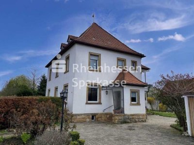 Repräsentatives Wohnhaus auf großem Grundstück!