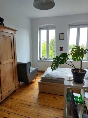 Sanierte  1 Zimmer Altbauwohnung mit Balkon und  grosszügigerWohnküche