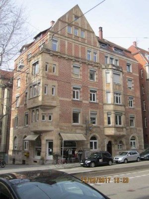 Vollständig renovierte, helle 4-Zi-Wohnung mit Balkon in Stuttgart
